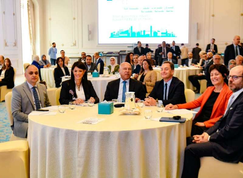 قيادات حكومية تشهد مؤتمر ”برنامج الصناعات الخضراء المستدامة” لدعم الصناعة من العاصمة الإدارية