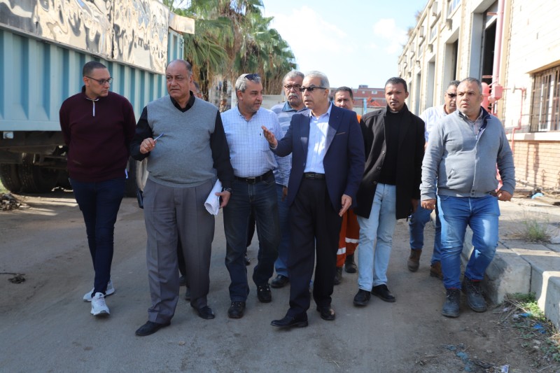 رئيس شركة الصرف الصحي بالإسكندرية يتفقد محطة رفع التنقية الغربية