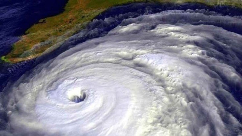 ثقب عملاق يتجاوز 5 ملايين كيلومتر مربع.. ماذا يحدث فوق الأطلسي؟