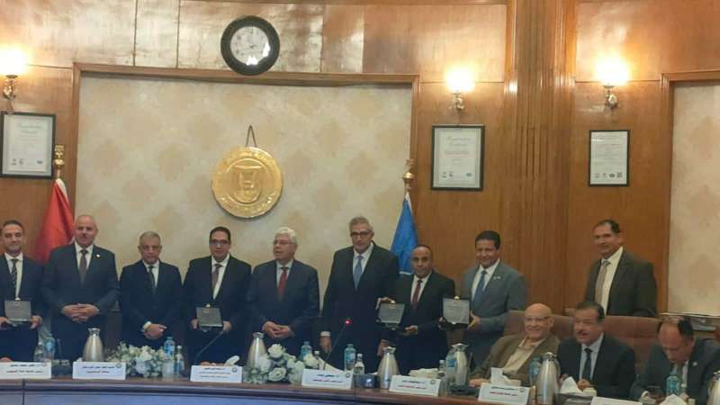 المجلس الأعلى للجامعات يُعلن جائزة “أفضل جامعة صديقة للبيئة” ويكرّم لجنة التحكيم