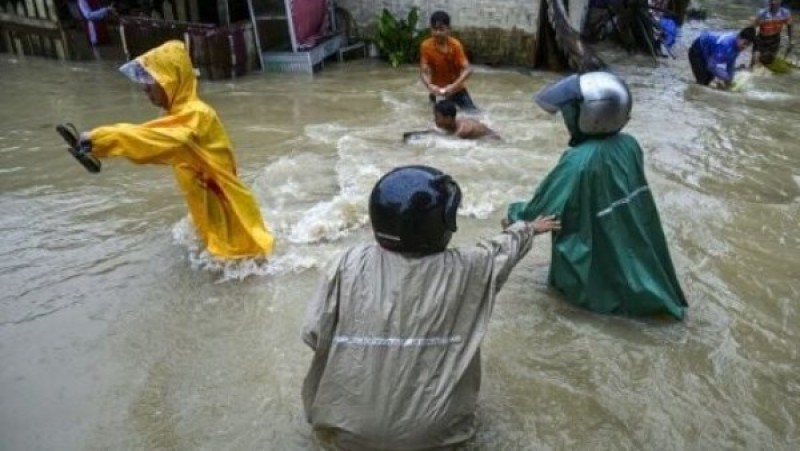 ارتفاع حصيلة ضحايا الفيضانات في جنوب شرق آسيا إلى 460 قتيلًا