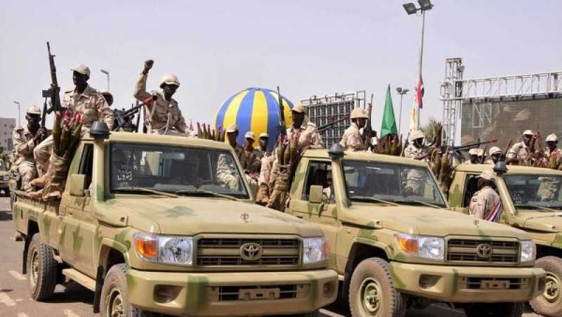 القاهرة الإخبارية: اشتعال المعارك يعزل أحياء الخرطوم ويعقّد وصول الإغاثة الإنسانية