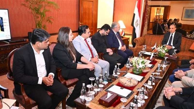 مباحثات مصريه باكستانيه لربط قناه السويس بميناء جوادر وخط  ملاحي مباشر مع السخنه