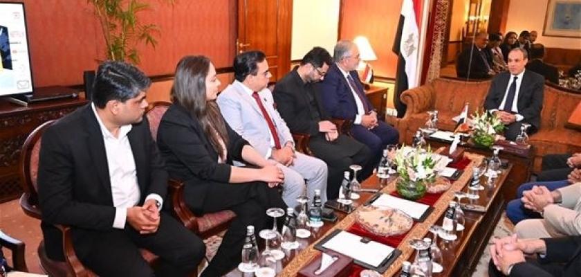 مباحثات مصريه باكستانيه لربط قناه السويس بميناء جوادر وخط  ملاحي مباشر مع السخنه