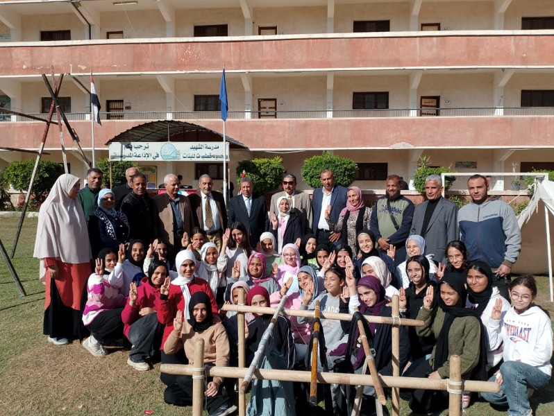 فصل الطالبة المعتدية على المعلمة بالضرب لمدة عام دراسي بالبحيرة