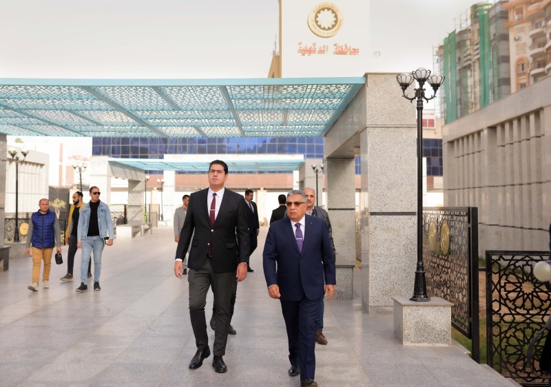 محافظ الدقهلية يتفقد تطوير النصب التذكاري للشهداء بالمنصورة