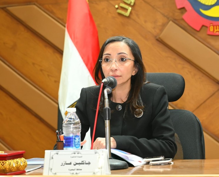 اجتماع المجلس التنفيذي ... محافظ البحيرة تشدد على التصدي الفوري للتعديات على الأراضي الزراعية