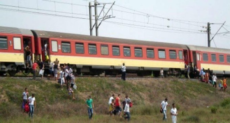 النقل تناشد المواطنين المشاركة في التوعية من مخاطر رشق الأطفال للقطارات بالحجارة