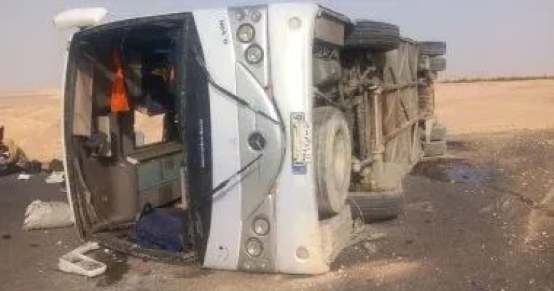 انقلاب أتوبيس ركاب على طريق سوهاج قنا