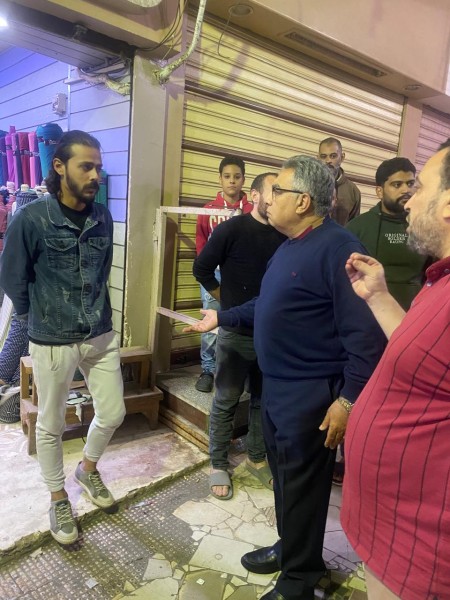 تفقد المحافظ ”سوق الخواجات” بعد حريق المنصورة ويشدد على إجراءات السلامة