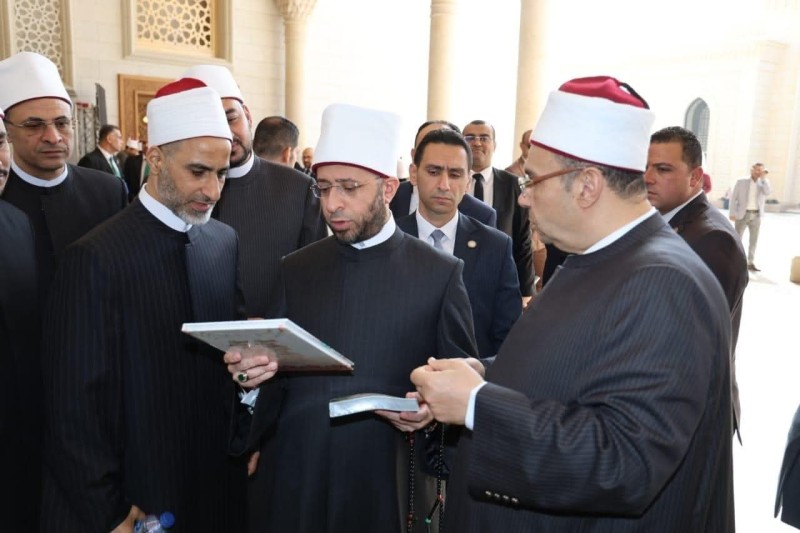 وزير الأوقاف يتفقد معرض المجلس الأعلى للشئون الإسلامية على هامش المسابقة العالمية للقرآن الكريم