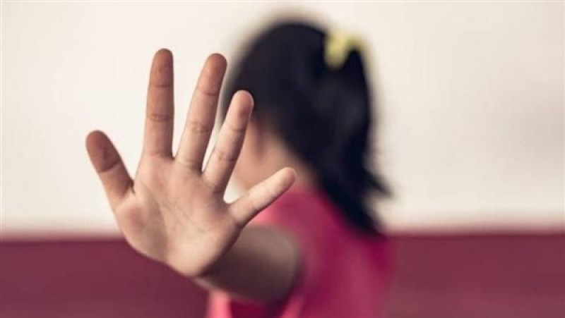 سن استغل ضعف زوجة ابنه من ذوي الهمم واعتدى عليها