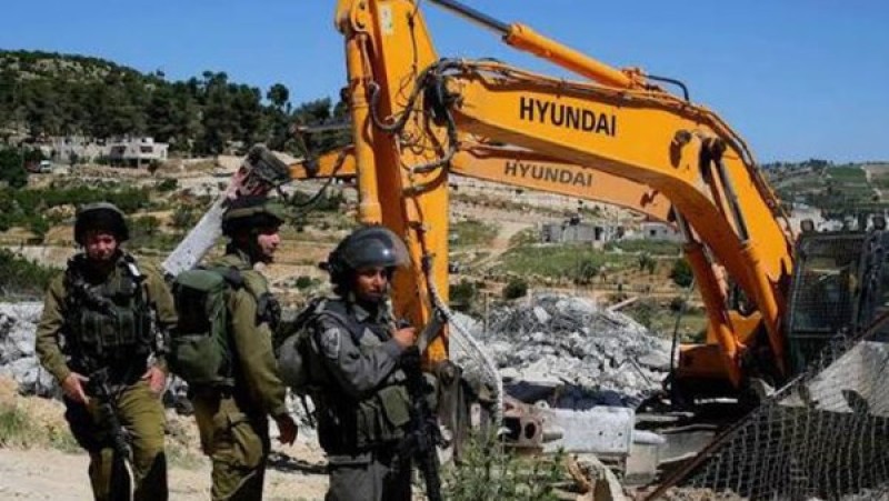 الاحتلال يخطر بهدم منشآت سكنية وزراعية جنوب شرق القدس