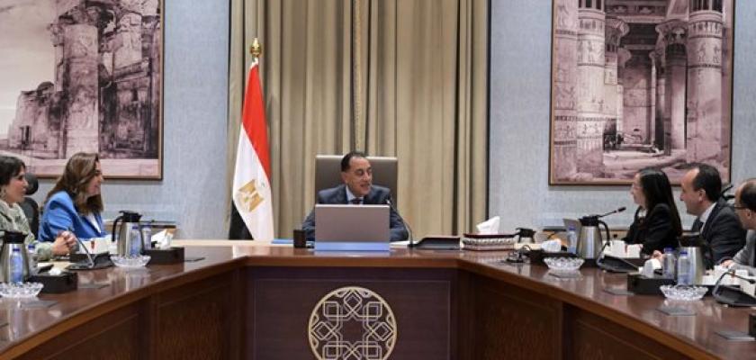 محافظ البحيرة تعرض مشروعات تنموية كبرى لرئيس الوزراء