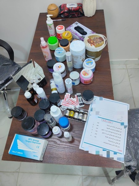 ضبط مركز جلدية وحجامة بدون ترخيص في البحيرة: مدير المركز ينتحل صفة طبيب