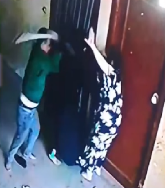 ضبط العامل والعصا الخشبية المستخدمة في التعدي على سيدتين بدمياط