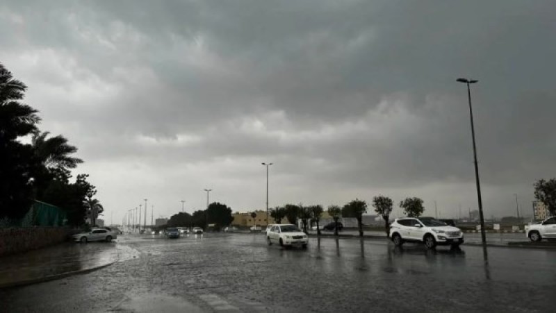 أمطار غزيرة وسيول.. الأرصاد السعودية تحذر من طقس الساعات القادمة