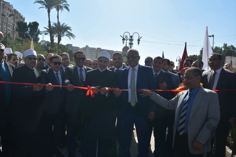 رئيس جامعة الأزهر ونائبه للوجه القبلي يفتتحان البوابة الرئيسية الجديدة لفرع الجامعة للوجه القبلي بأسيوط