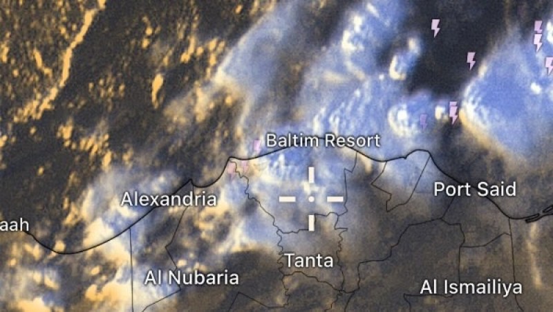 سحب رعدية وأمطار متفاوتة الشدة تضرب السواحل والوجه البحري