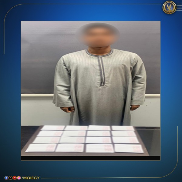 ضبط شخص يوزع دعاية انتخابية بمحيط لجنة انتخابية بديرمواس بالمنيا