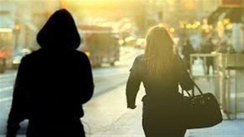 المتهم اعترف بملامسته للسائحتين دون قصد أثناء تواجدهما بالمحل