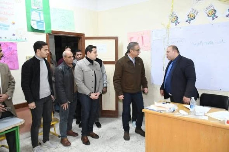 محافظ الفيوم يتفقد لجان التصويت بجولة إعادة انتخابات مجلس النواب بمركزي طامية وسنورس خلال الفترة المسائية