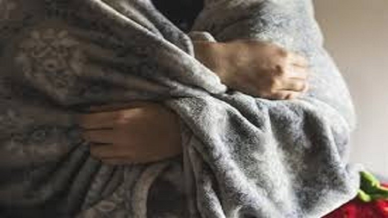 استشاري مناعة يوضح أسباب تباين الإحساس بالبرودة بين الأفراد