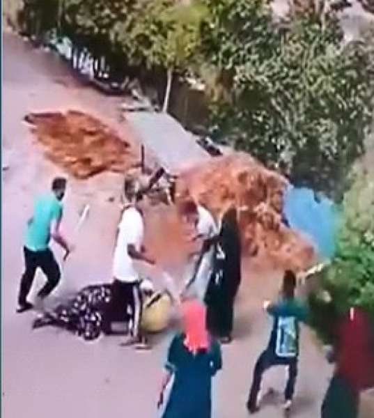 خلافات الجيرة تنتهي بضرب بالعصي الخشبية: القبض على 11 شخصًا بالبحيرة