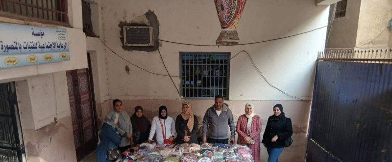 وكيل وزارة التضامن بالدقهلية توزع الملابس الشتوية الجديدة على بنات دار تربية الفتيات .. قرار في الميدان ولمسة أمومة