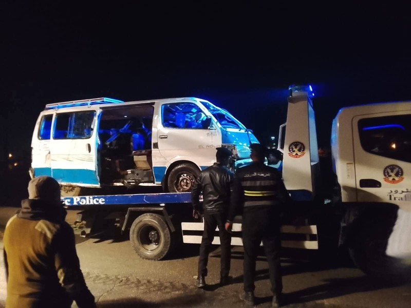 حادث انقلاب سيارة ميكروباص في ترعة بقنا