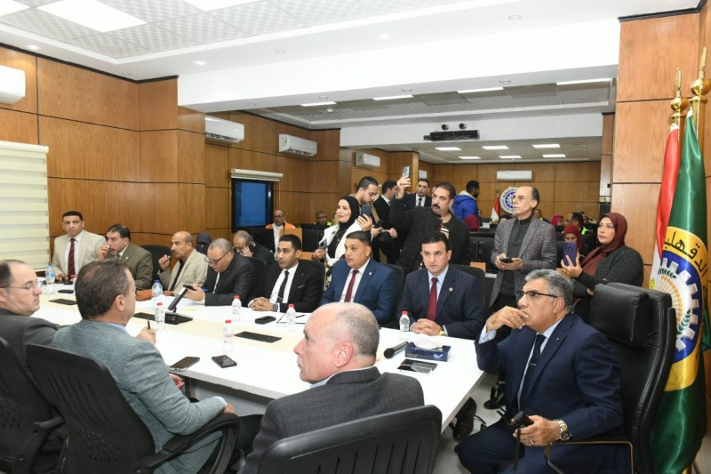 محافظ الدقهلية يتابع انتظام العمل باللجان الانتخابية في جولة الإعادة عبر الشبكة الوطنية للطوارئ والسلامة