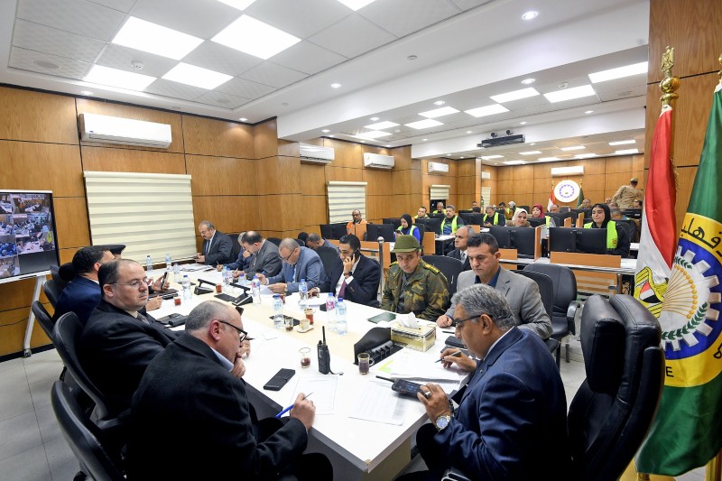 محافظ الدقهلية يتابع أعمال غلق لجان التصويت في اليوم الأخير من الجولة الثانية لانتخابات مجلس النواب من مركز الشبكة الوطنية للطوارئ والسلامة