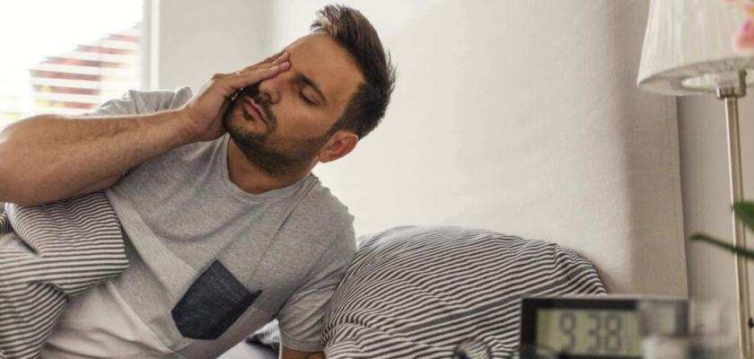 بتدوخ أول ما تقوم الصبح.. أسباب الدوار عند الاستيقاظ من النوم