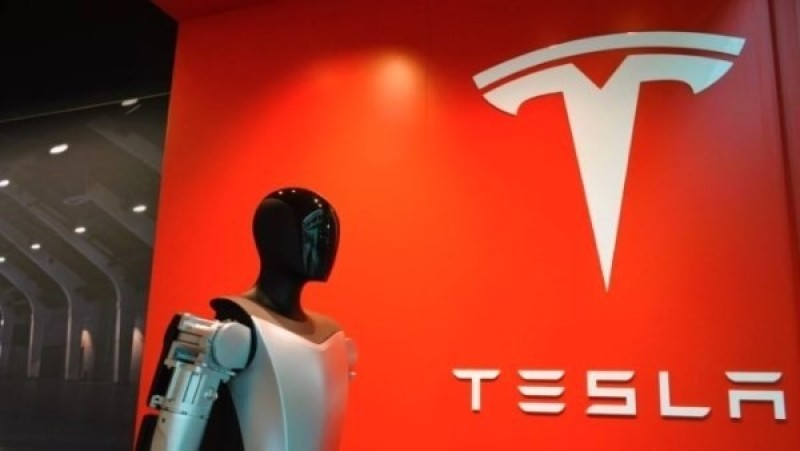 تسلا تستعرض أوبتيموس في برلين.. هل يشكل مستقبل الروبوتاكسي والقيادة الذاتية؟