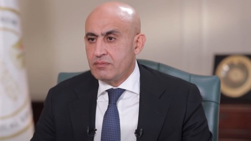 وزير التعليم يشيد بتنفيذ قراراته في الميدان.. ويؤكد: المدارس الحكومية ”مميزة بالتابلت”