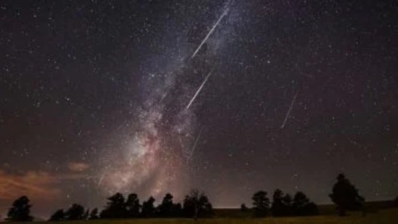 أجمل الظواهر الفلكية وذروة شهب الدبيات 2025 في سماء مصر والوطن العربي