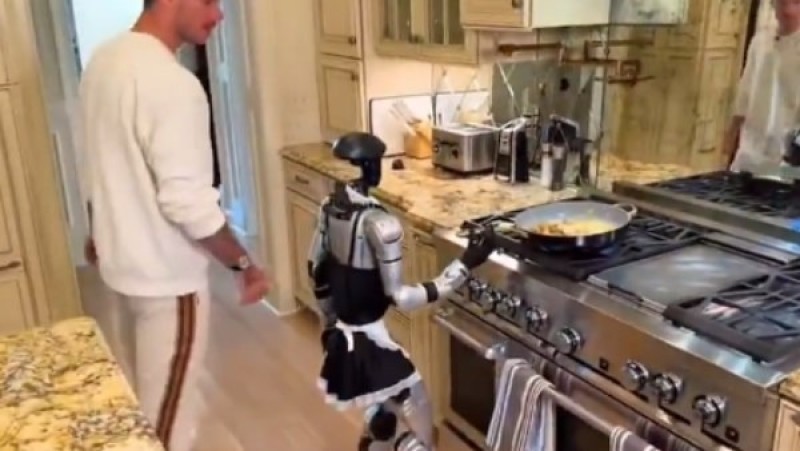 روبوت منزلي يثير الجدل والسخرية على مواقع التواصل