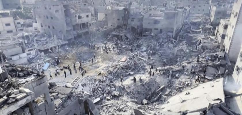 4 شهداء جراء انهيار مبانٍ متضررة من العدوان الإسرائيلي بغزة