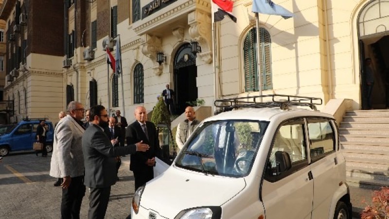 محافظ القاهرة: بدء استبدال التوك توك بسيارات كيوت صغيرة بـ 7 أحياء