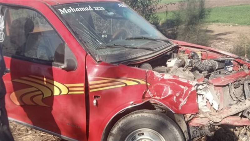 إصابة 4 أشخاص في تصادم ميكروباص وجامبو بطريق كفر عوانة بالبحيرة