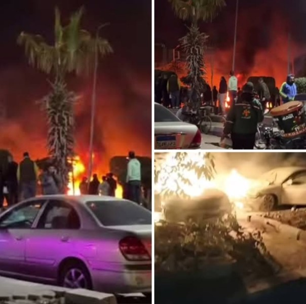 تصادم واندلاع حريق في سيارتين بشارع الجيش بـالمنصورة