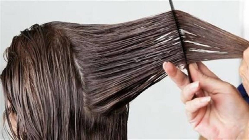 الطريقة الصحيحة لترميم الشعر بعد البروتين والكيراتين