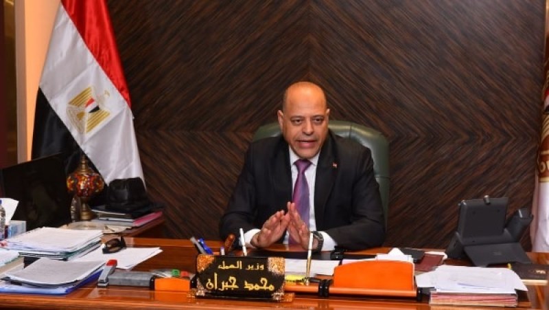 وزير العمل يصدر قرارًا بشأن تحديد ساعات العمل في المنشآت الصناعية