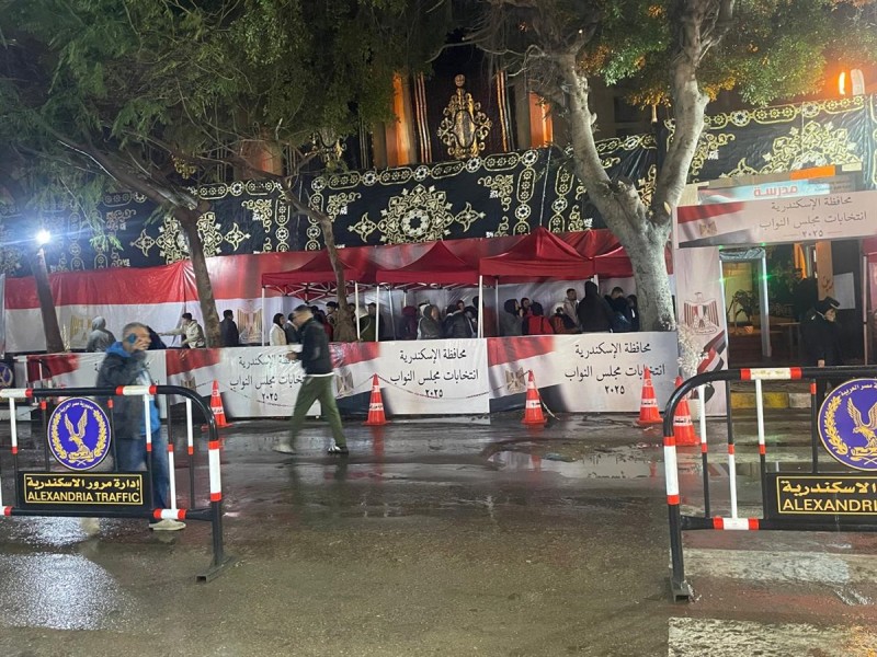 الأمطار لم تمنع المشاركة.. ناخبو الرمل يواصلون التصويت في جولة الإعادة