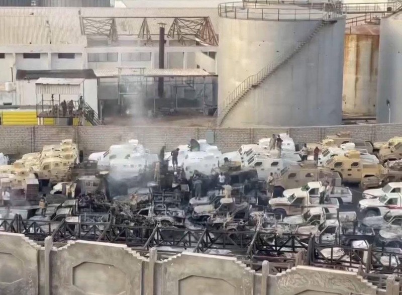 وصول سفينتان قادمتان من ميناء الفجيرة في الإمارات إلى ميناء المكلا في اليمن