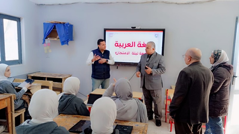 متابعة وكيل الوزارة لمدرسة الفيوم الثانوية للبنات وإشادته بانضباط وانتظام العملية التعليمية