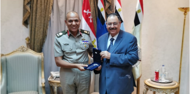 «الذوادي» يزور وزارة الدفاع لتقديم تهنئة الجامعة العربية وأمينها العام بمناسبة الذكرى الـ47 لحرب أكتوبر