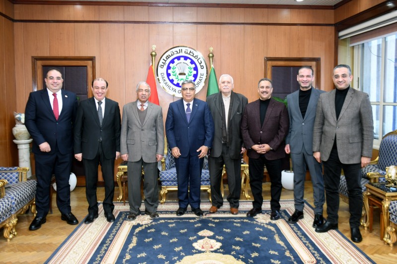 استقبال محافظ الدقهلية عددًا من النواب السابقين والجدد للتهنئة بالعام الميلادي الجديد