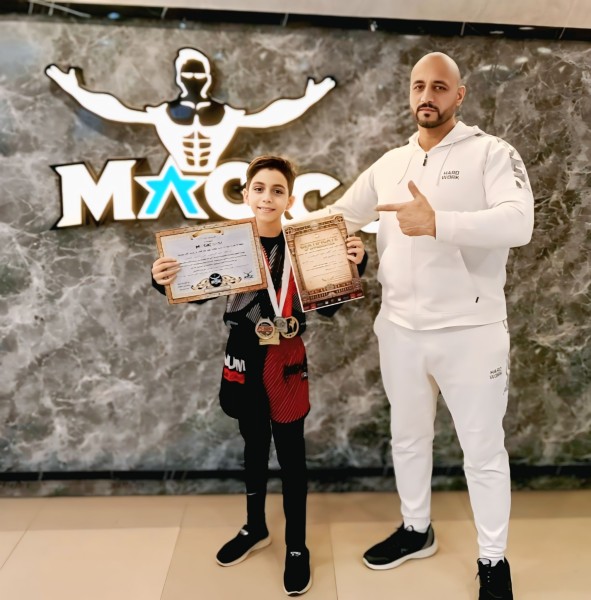 حين يتكلم الإنجاز بصوت طفل.. عبد الرحمن بطل العام في الكيك بوكسينج