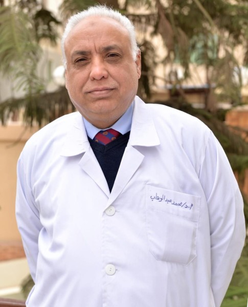 رئيس جامعة المنصورة يهنّئ العالم الدكتور محمد عبد الوهاب لاختياره «رجل العام في مصر والشرق الأوسط»